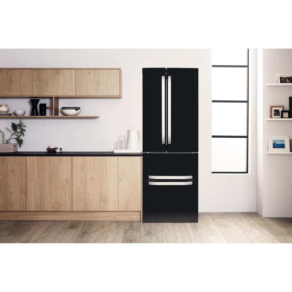 Hotpoint freestanding fridge freezer: frost free