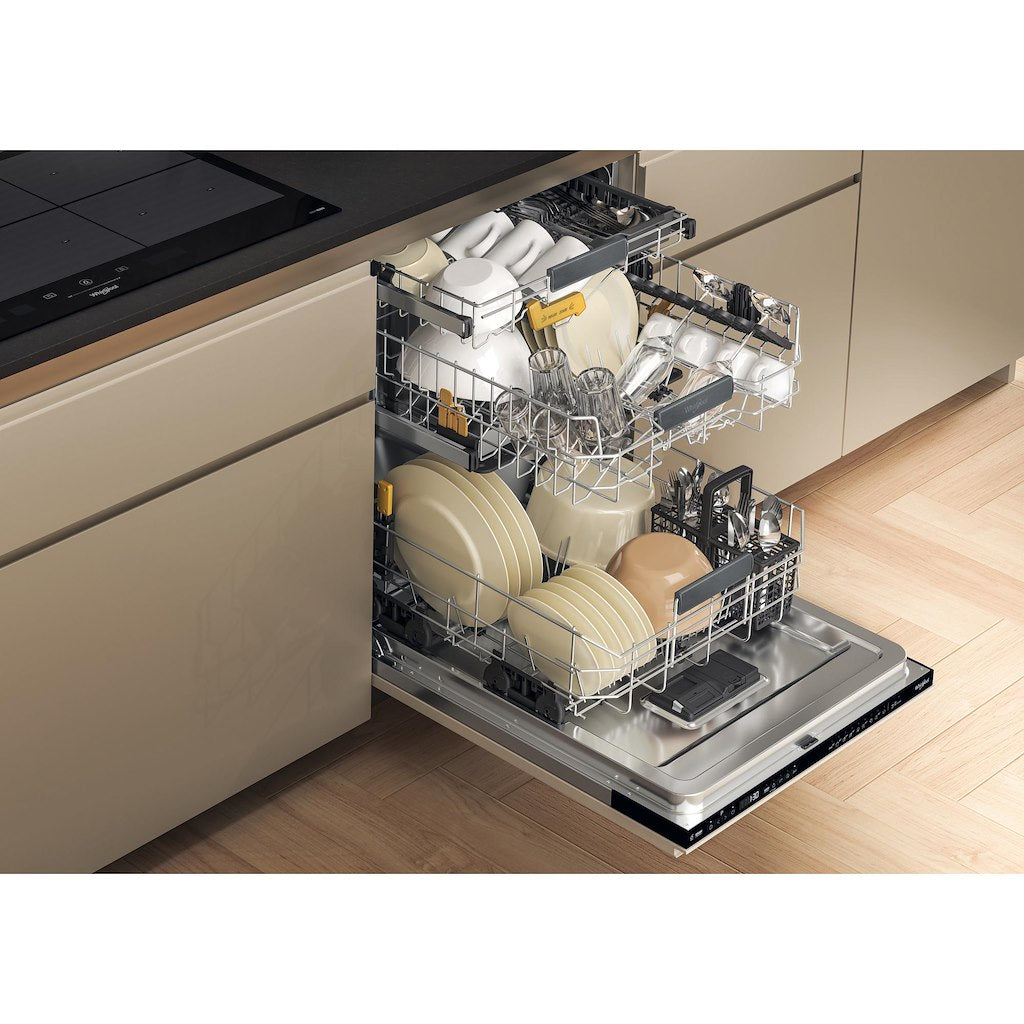 Whirlpool Integrated Dishwasher: in Black - W8IB15M6L UK