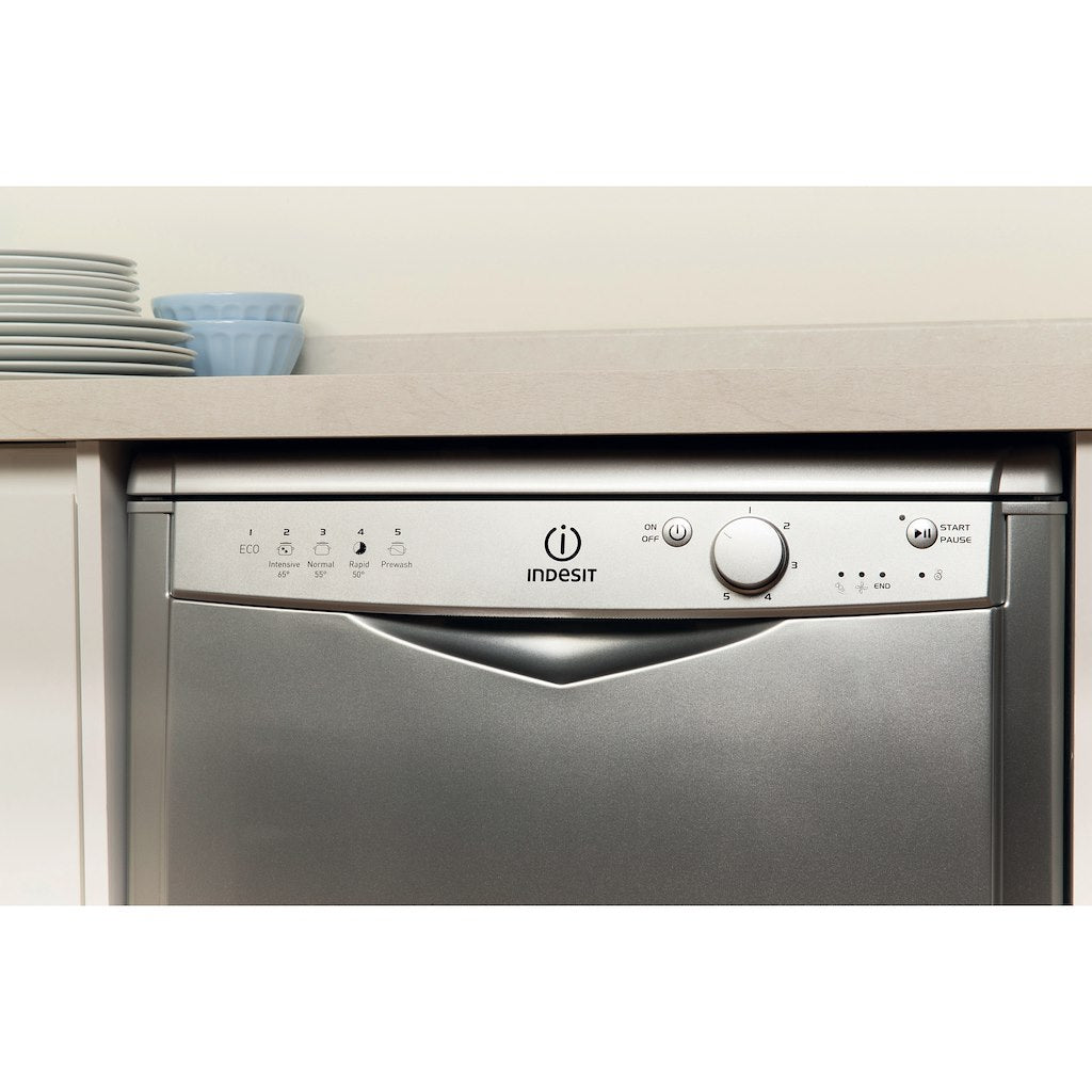 Dishwasher: full size, silver colour