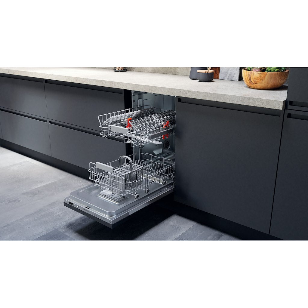 Hotpoint HSIC 3T127 UK N Dishwasher - White