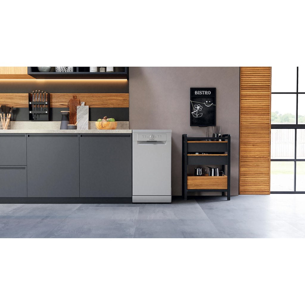 Hotpoint Slimline HF9E 1B19 S UK Freestanding Dishwasher - Silver