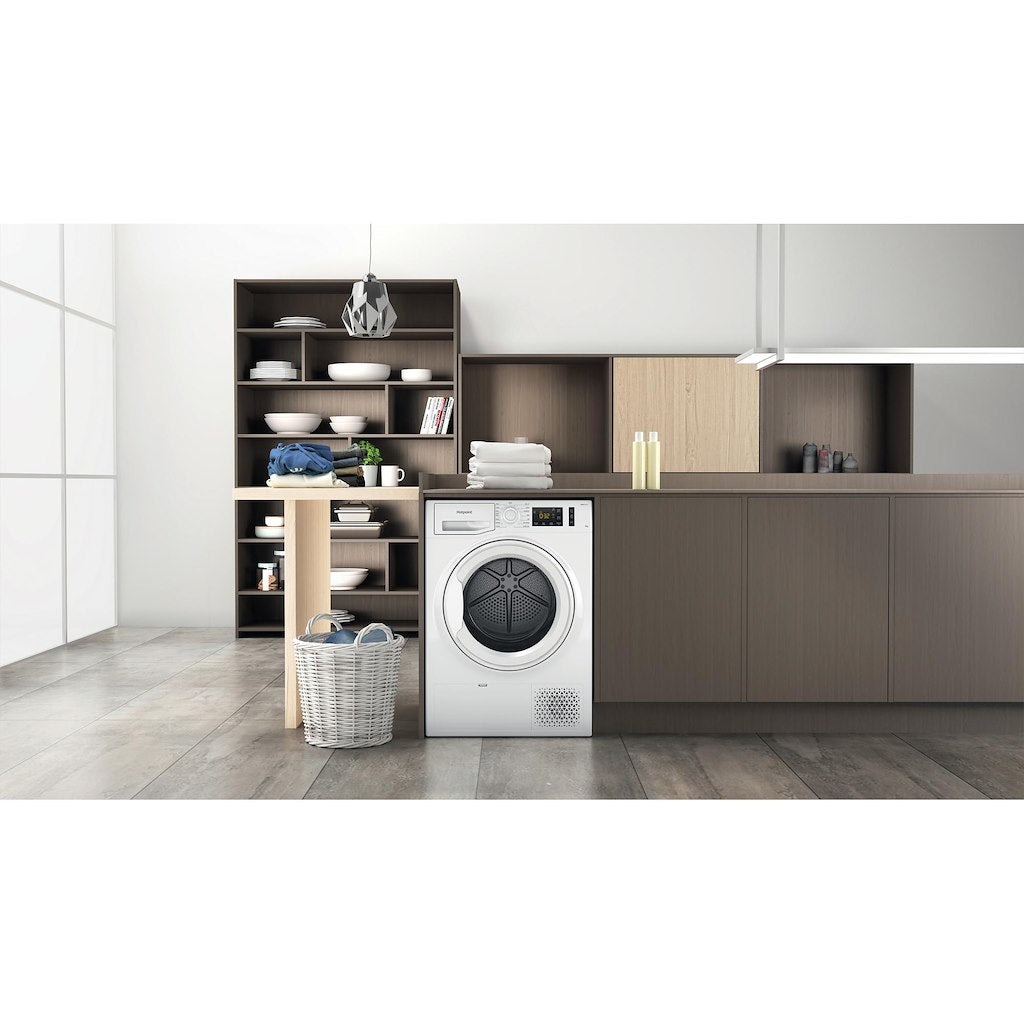 Hotpoint NT M11 92 UK Freestanding 9kg Heat Pump Tumble Dryer - White
