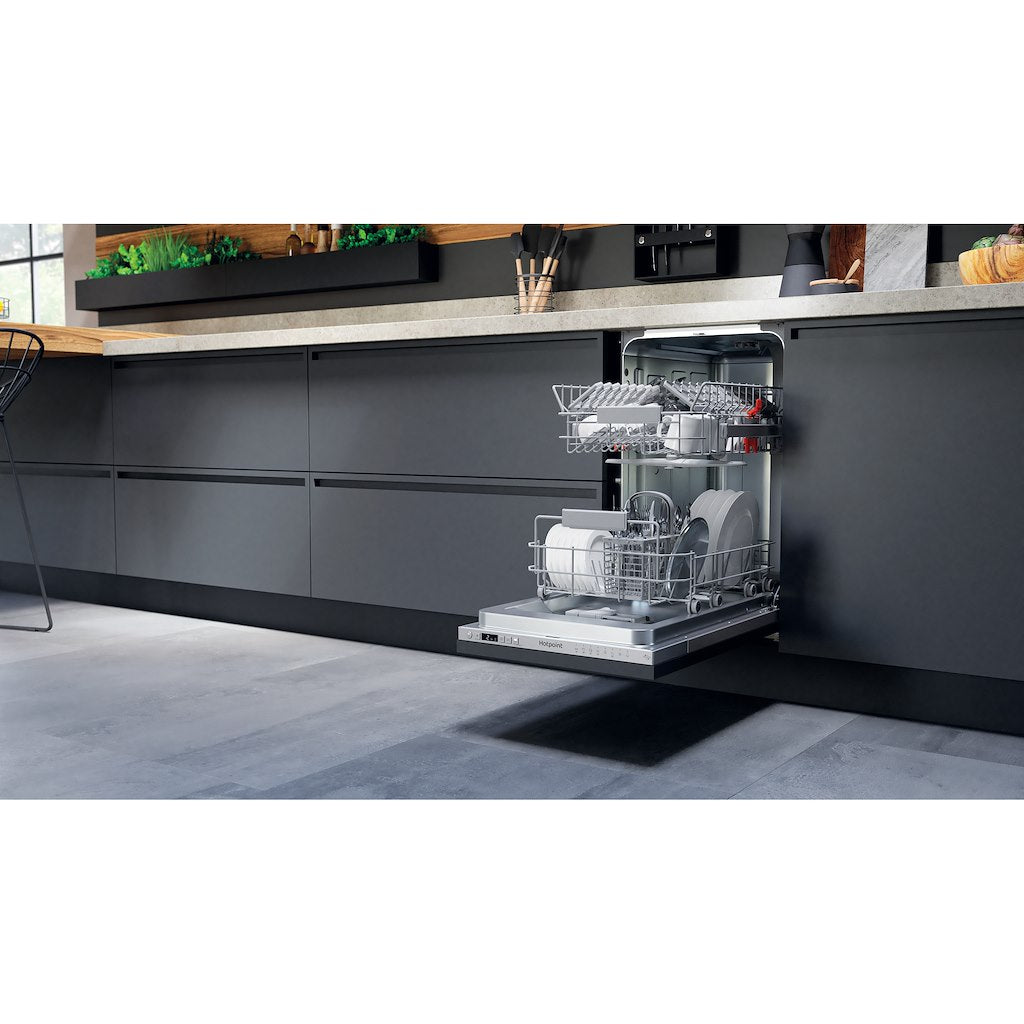 Hotpoint HSIC 3T127 UK N Dishwasher - White
