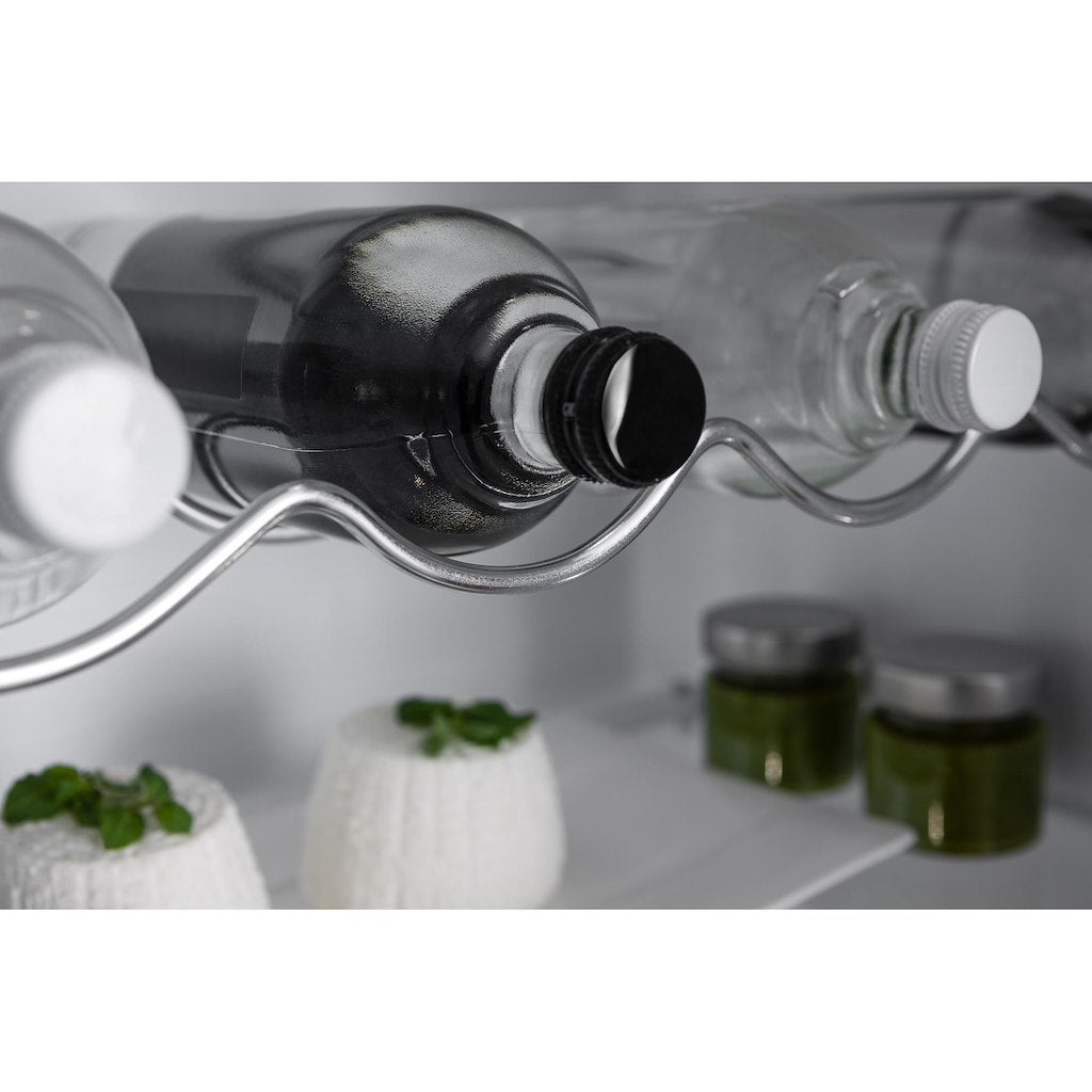 Hotpoint integrated fridge: white