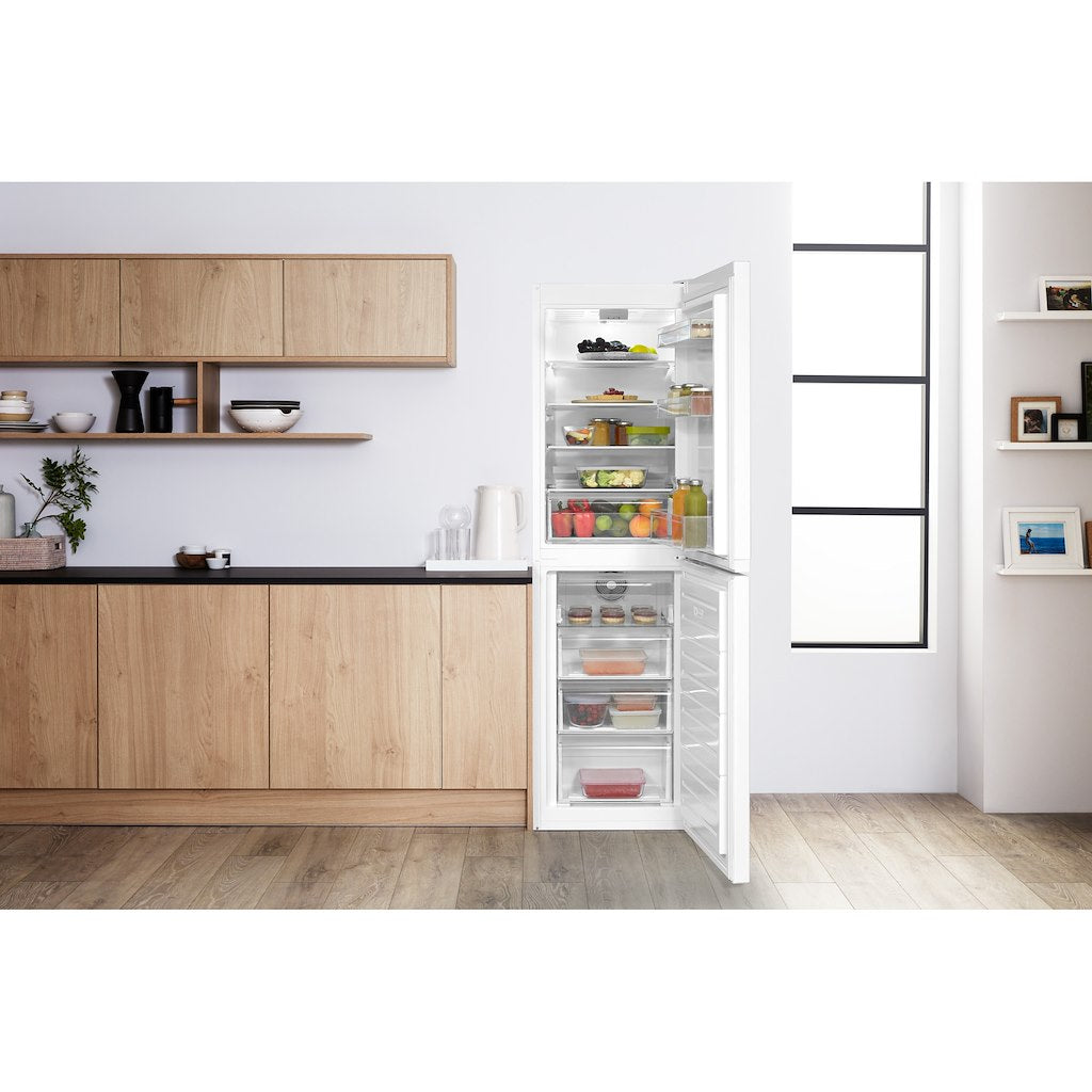 Hotpoint freestanding fridge freezer: frost free