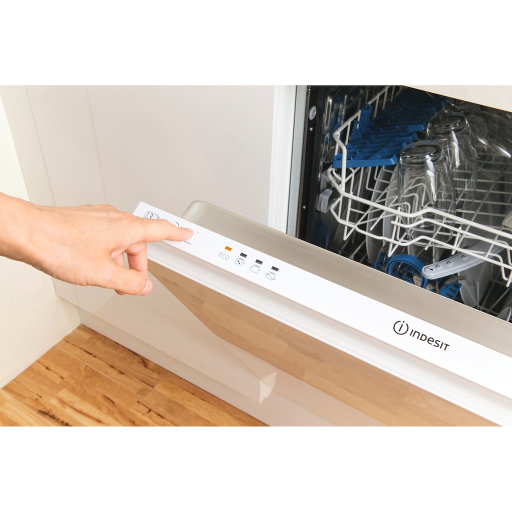 Integrated dishwasher: full size, white colour