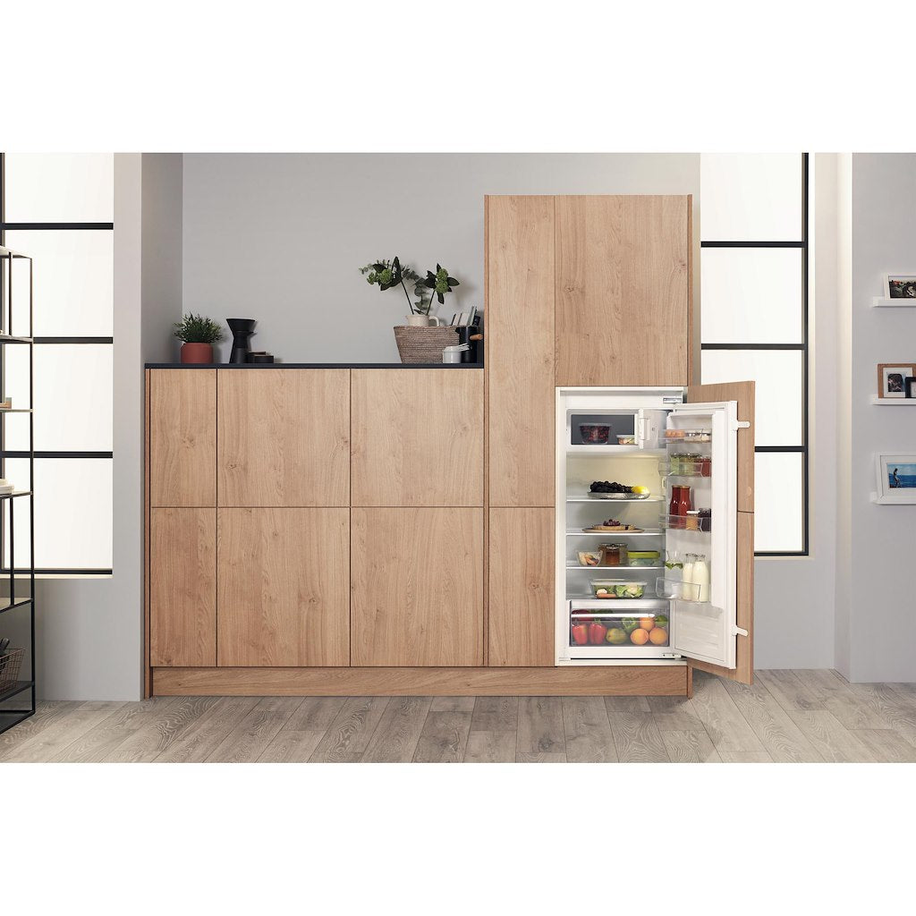 Hotpoint integrated fridge: inox