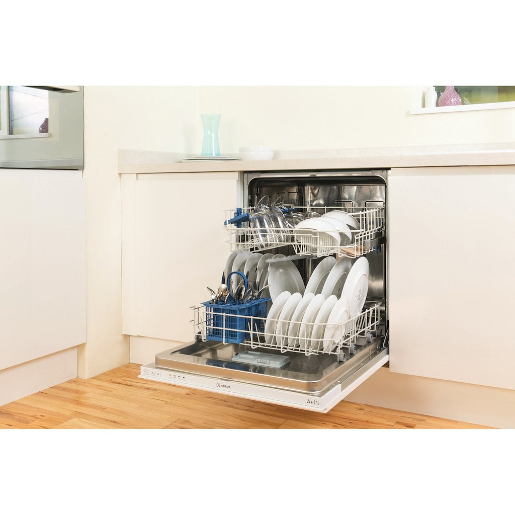 Integrated dishwasher: full size, white colour