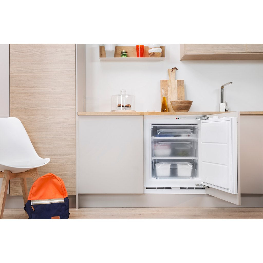 Integrated upright freezer - IZ A1.UK.1