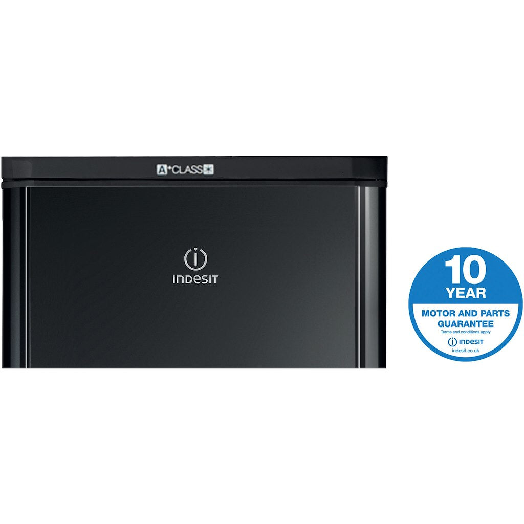 Freestanding fridge freezer