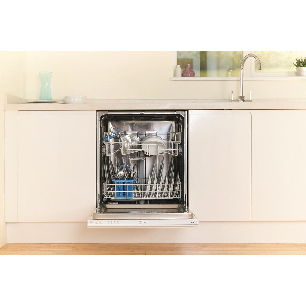Integrated dishwasher: full size, white colour