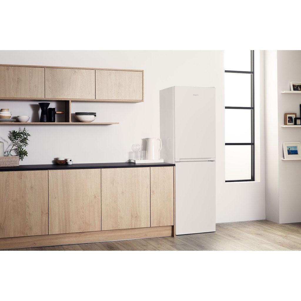 Hotpoint freestanding fridge freezer: frost free
