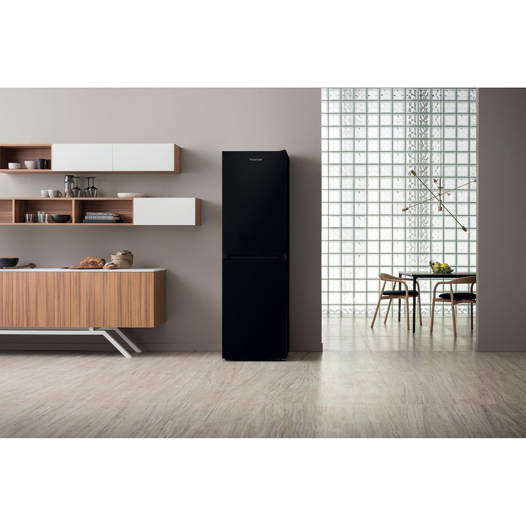 Hotpoint freestanding fridge freezer: frost free