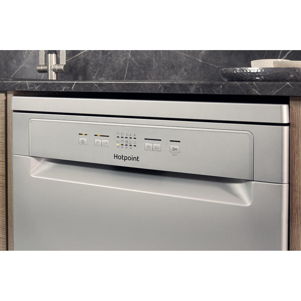 Hotpoint dishwasher: full size, silver