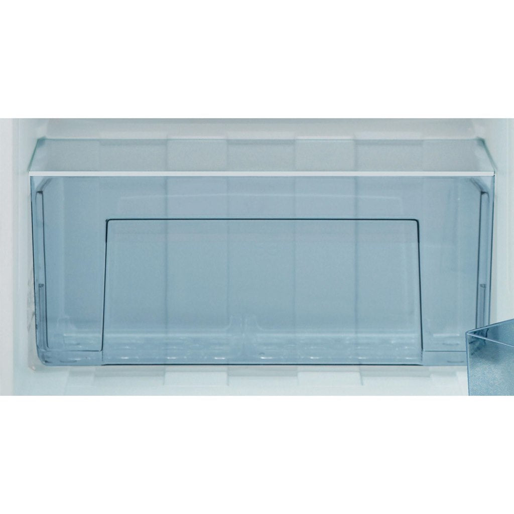 Freestanding fridge: white colour