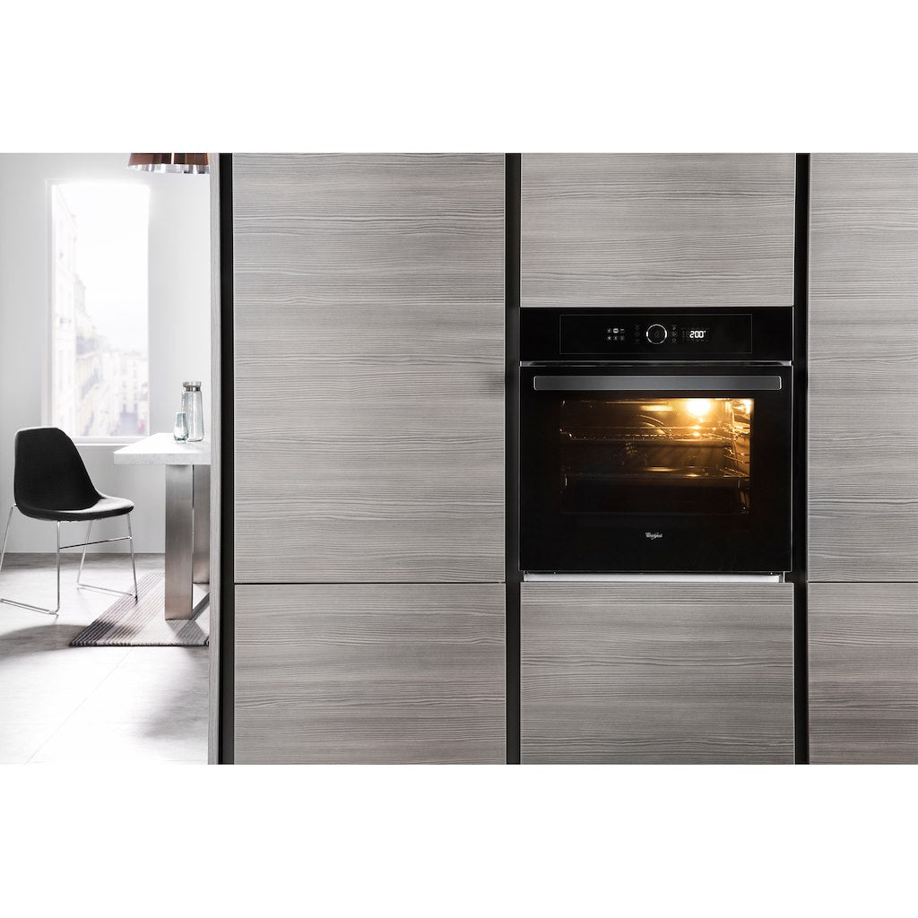 Whirlpool built in electric oven: in Black - AKZ 6230 NB