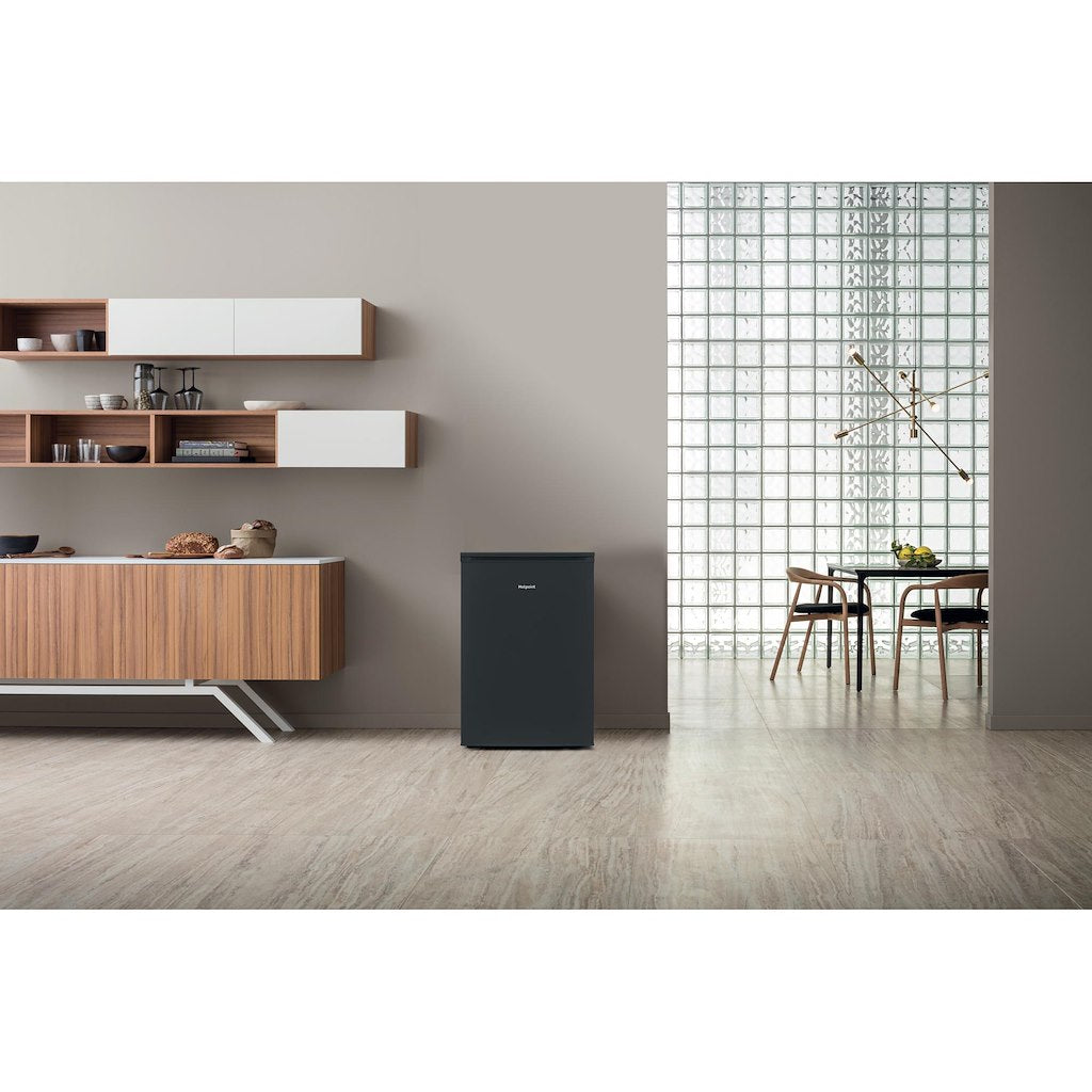 Hotpoint freestanding fridge: black