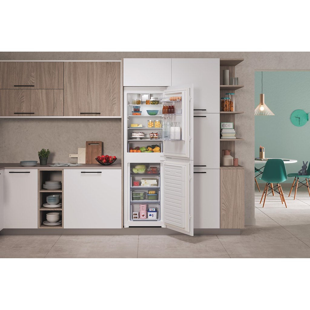 Built in fridge freezer: frost free - IBC18 5050 F2