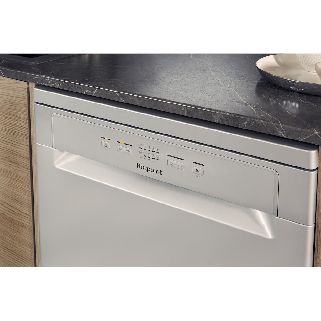 Hotpoint dishwasher: full size, silver