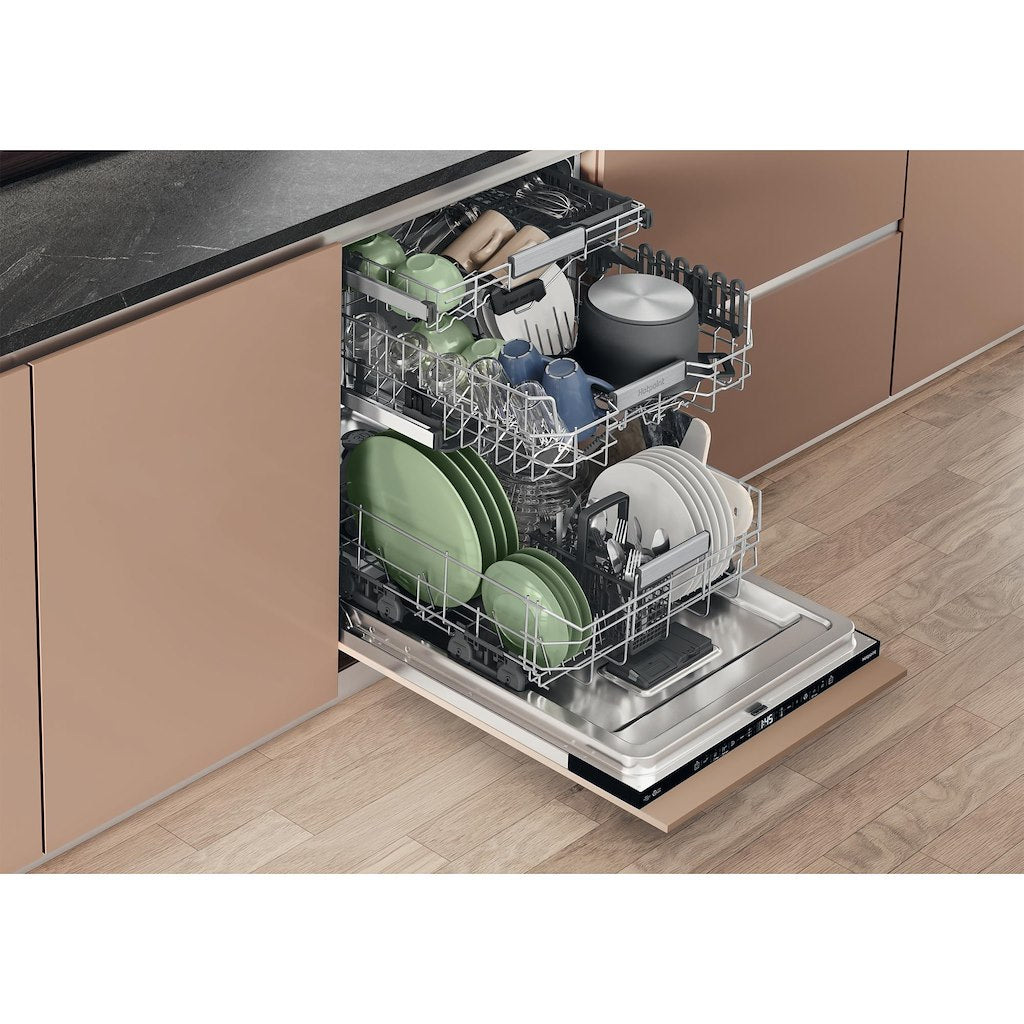 Hotpoint H8I HT59 LS UK Hydroforce Built-In 14 Place Setting Dishwasher